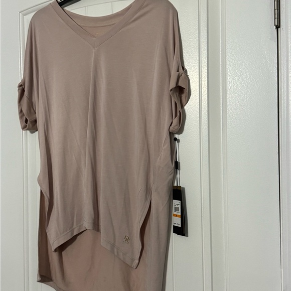 Short sleeve shirt with cut out shoulders shirt is a peachy pink color - Picture 4 of 4